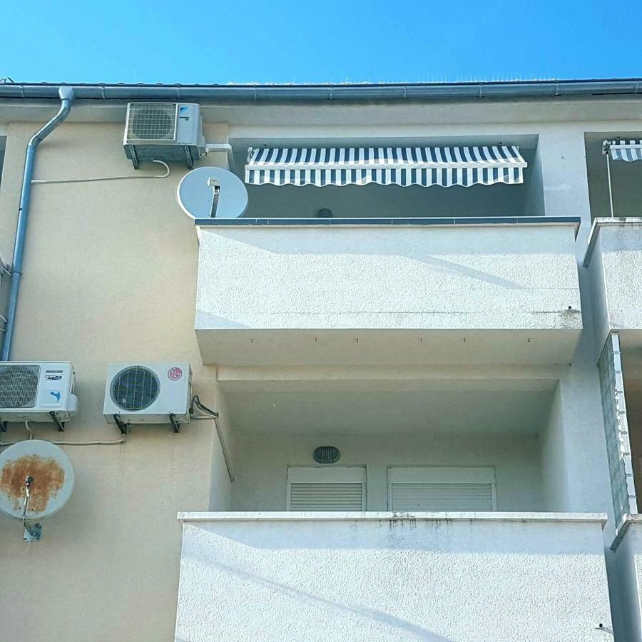 Apartment Alice Pula Exterior photo